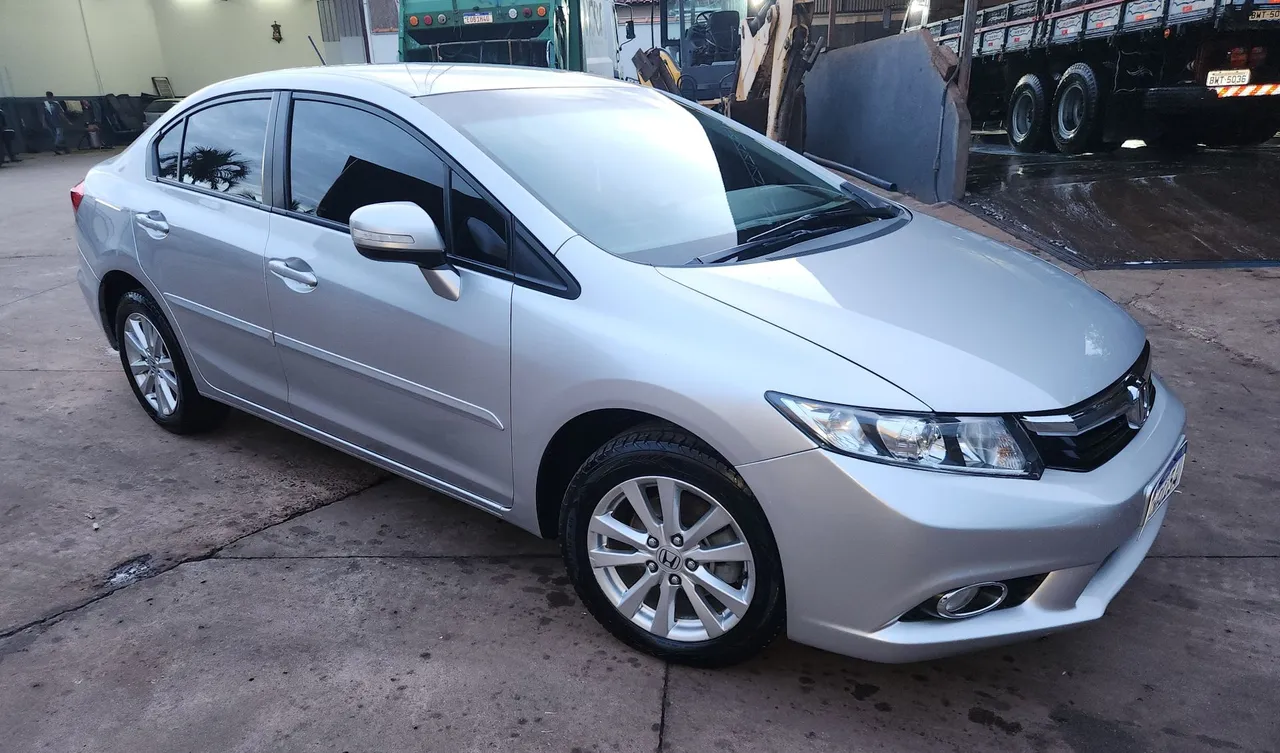 Honda Civic impecável