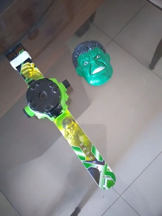 Relógio do Hulk com Luz - Brinquedo Infantil