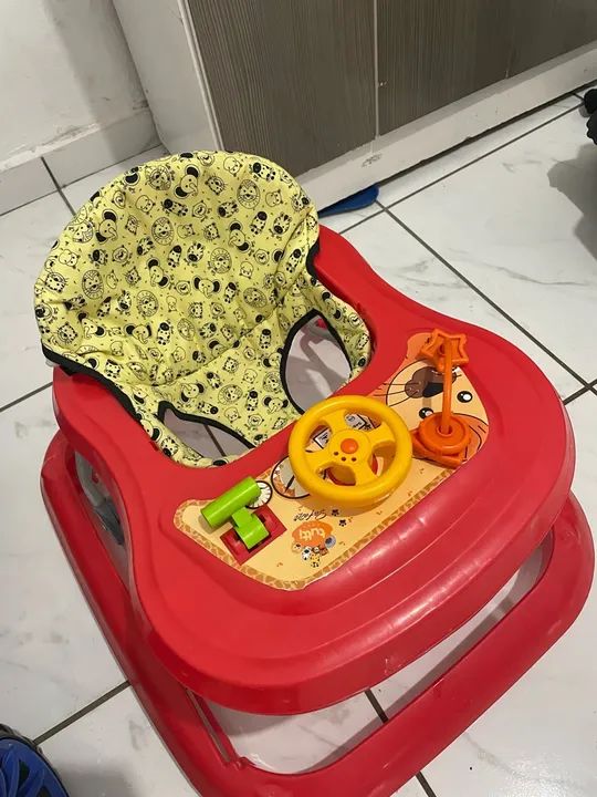 Andador Infantil com Brinquedos - Vermelho funciona tudo ele canta musiquinha  - Foto 2
