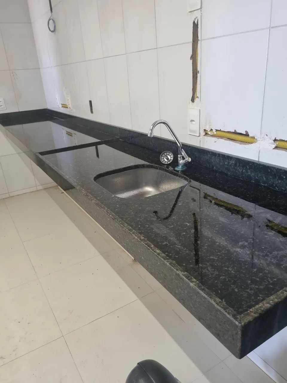 3 bancadas com cubas para cozinha e lavanderia