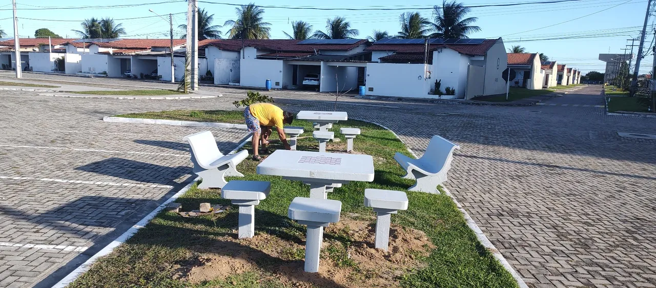 Conjunto de mesas e bancos para área externa