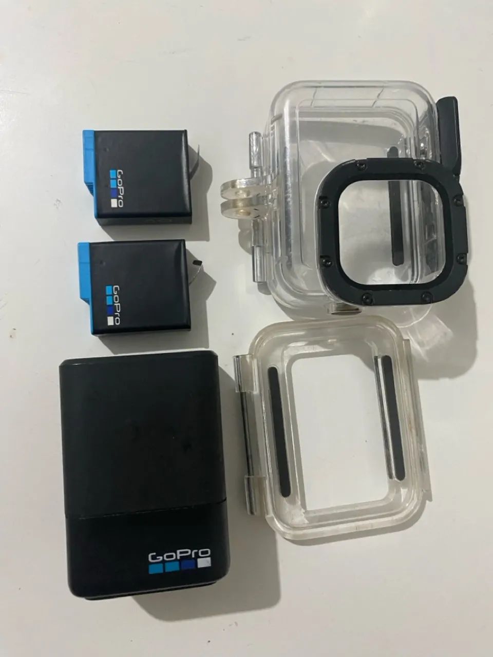 Acessórios GoPro 8 black. Carregador externo + duas baterias + caixa estanque original 