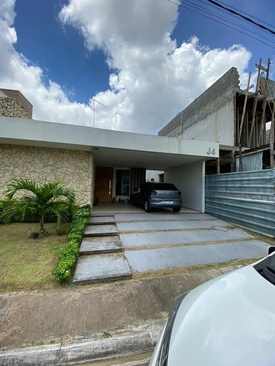 Casa Residencial - Cond Jardins dos Lagos - 140m2, 2 suítes, 2 vgs - Coqueiro