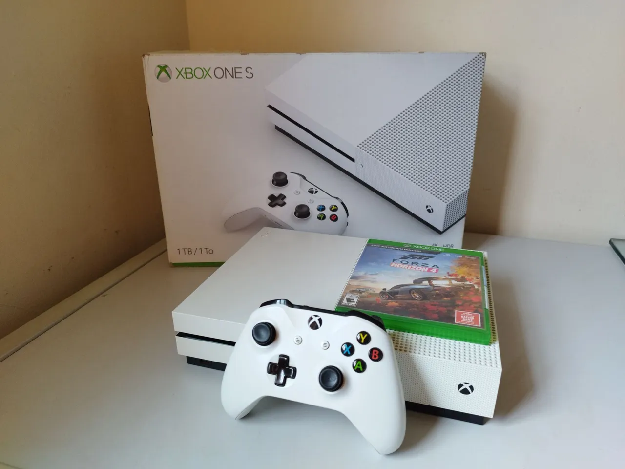 Xbox One S 1TB + Forza Horizon 4 (Aceito troca por iPhone) - LEIAM A DESCRIÇÃO DO ANÚNCIO!