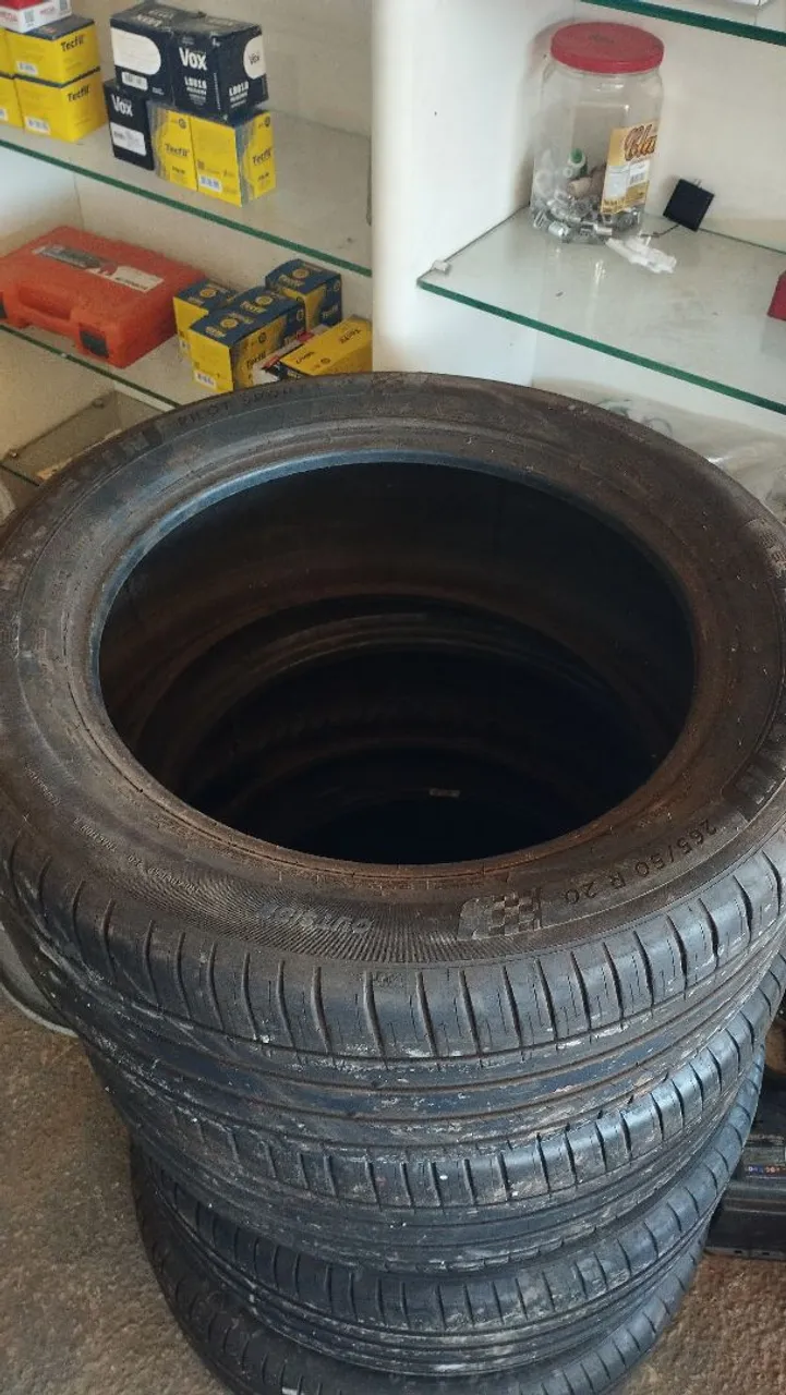 Pneus Novos 265/50 R20