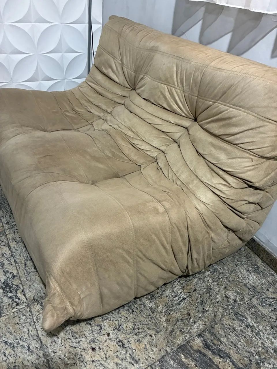 Sofá  pequeno mas muito confortável Lugares - Usado - Foto 2