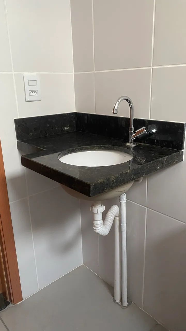 Kit Pia banheiro/lavabo - Bancada Verde Ubatuba + Cuba Deca + Torneira Sigma 