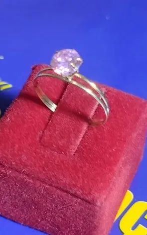Anel Lindo Pedra Zircônia 5 mm Ouro 18 kilates Peso 1.00 Gramas                           