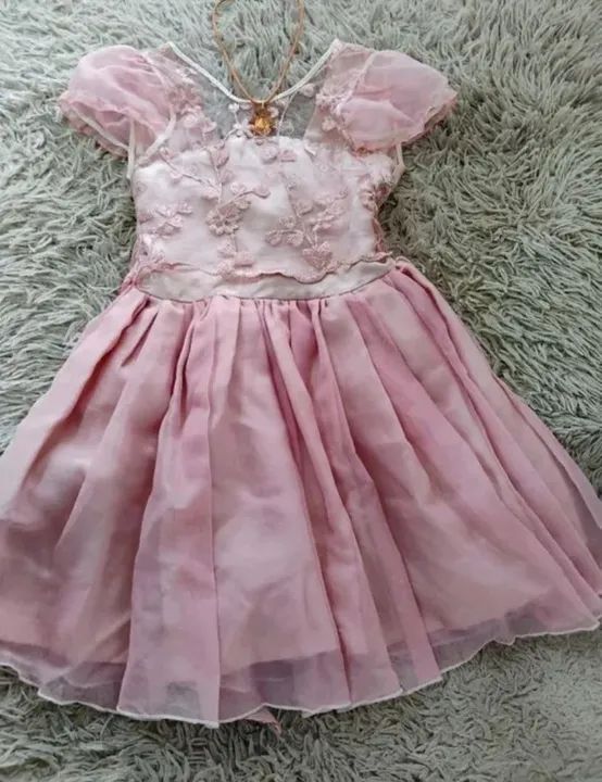 Vestido infantil veste 6 a 8 anos semi novo $50