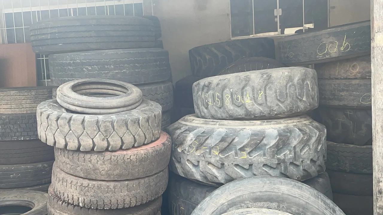 Pneus para caminhão - Diversos tamanhos