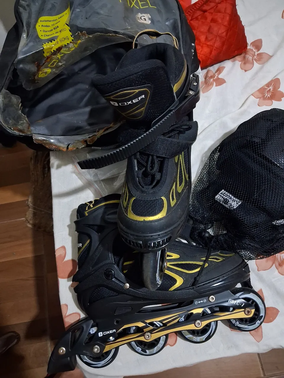 Patins Inline OXER - Tamanho 37/ 40, em ótimo estado, usado 3 vezes, com kit de proteção