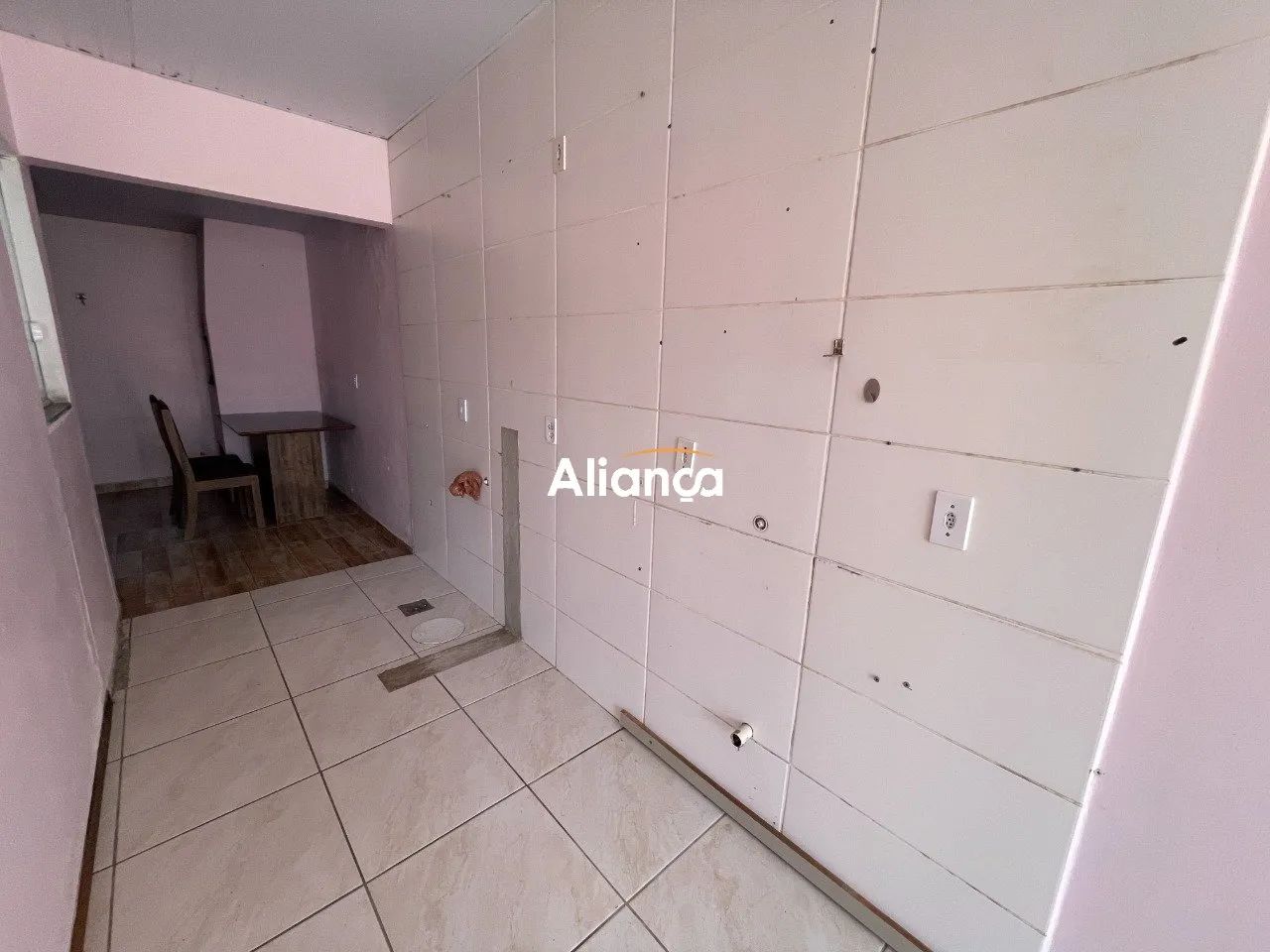 Casa para aluguel com 3 dormitórios, 1 suíte, 2 vagas de carro no bairro Jardim Betânia em - Foto 5