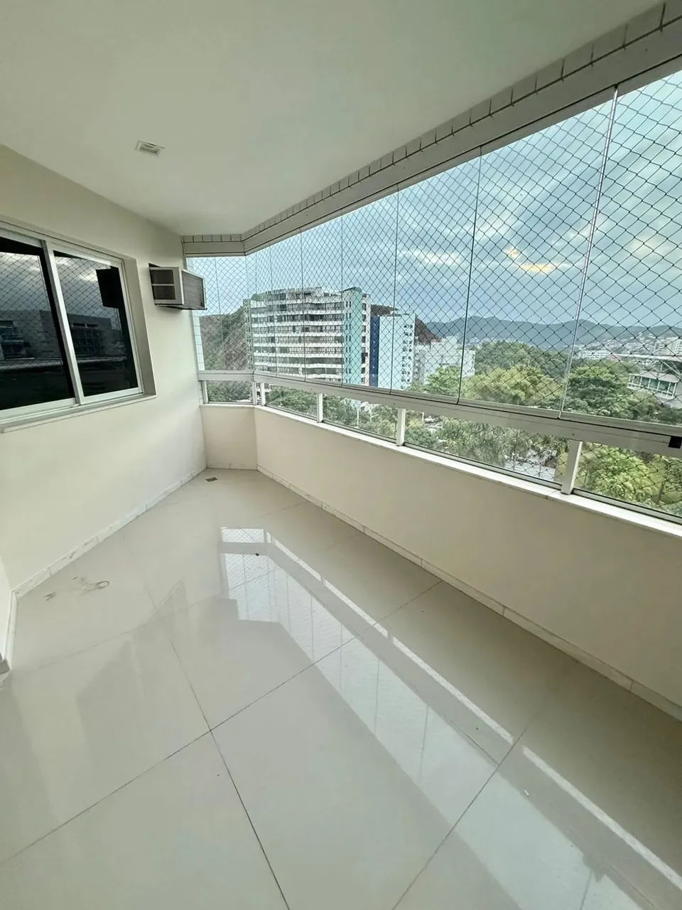 Lindo apartamento de 4 quartos, 1 suíte, 122m2 na Praia do Canto!