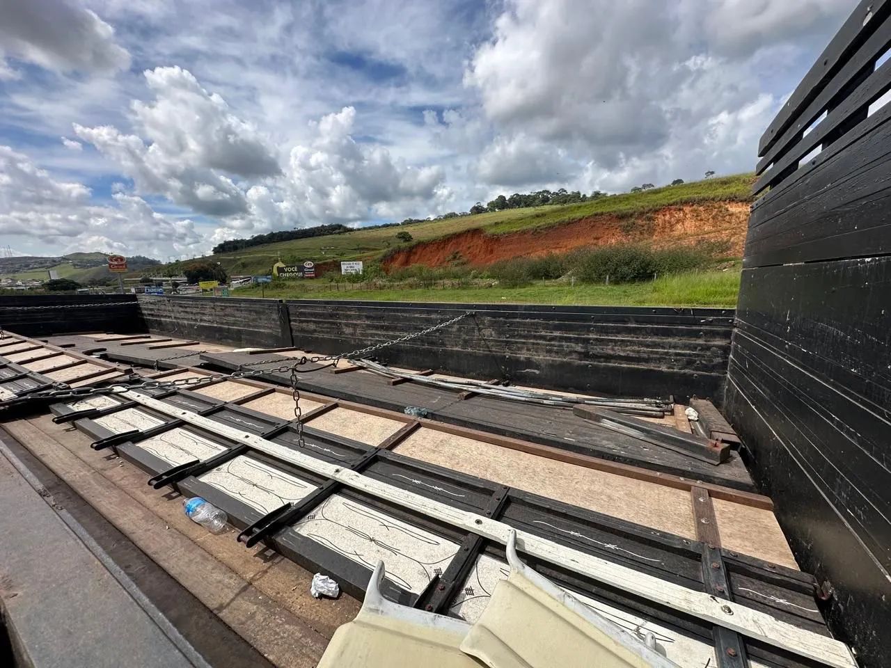 VENDE-SE CARROCERIA PRA CAMINHÃO TRUCK GRANELEIRA - Foto 2