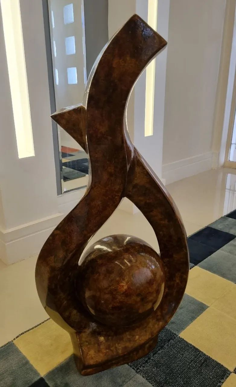 ESCULTURA GRANDE DE CERÂMICA PARA DECORAÇÃO 