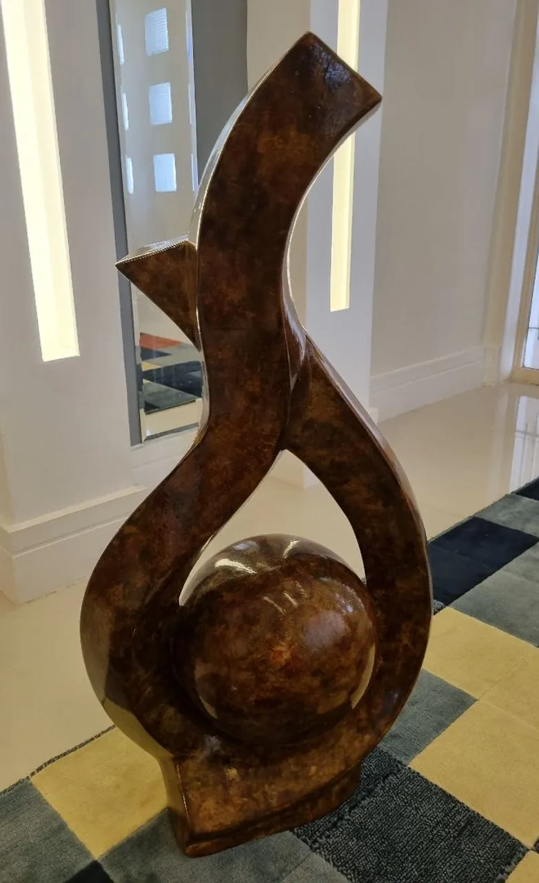 ESCULTURA GRANDE DE CERÂMICA PARA DECORAÇÃO