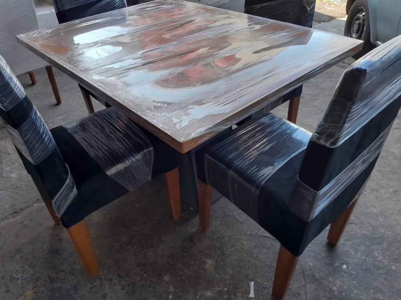 mesa com 4 cadeiras para sala de janta - Foto 2