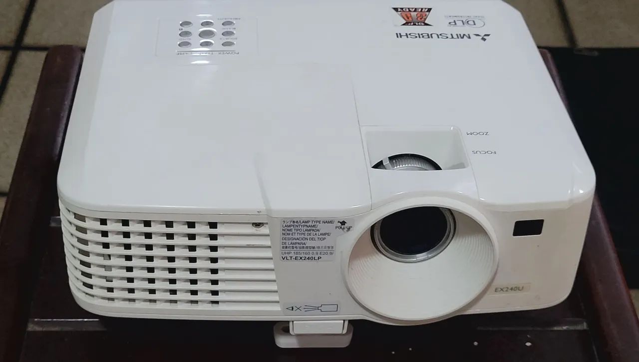 PROJETOR MULTIMÍDIA XGA MITSUBISHI EX240 PROFISSIONAL COM HDMI!