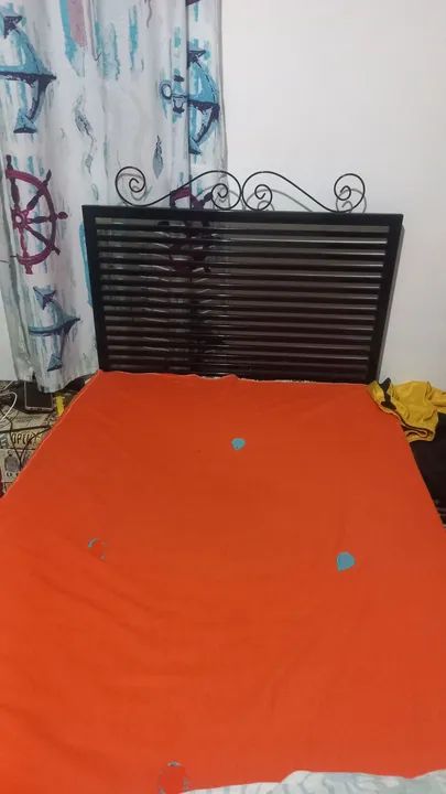 Rack de Cama em Metal Preto