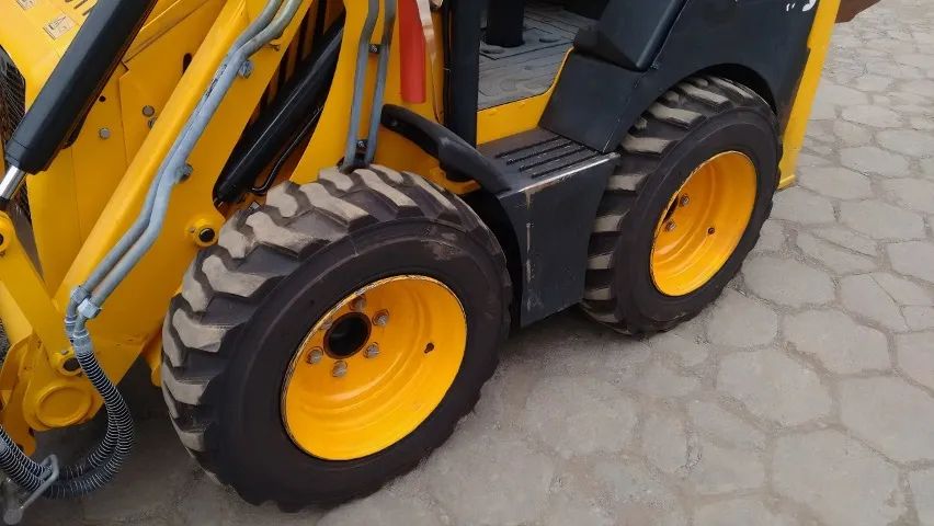 Mini Retroescavadeira JCB 1CX  4x4 Ano 2012 - Foto 4