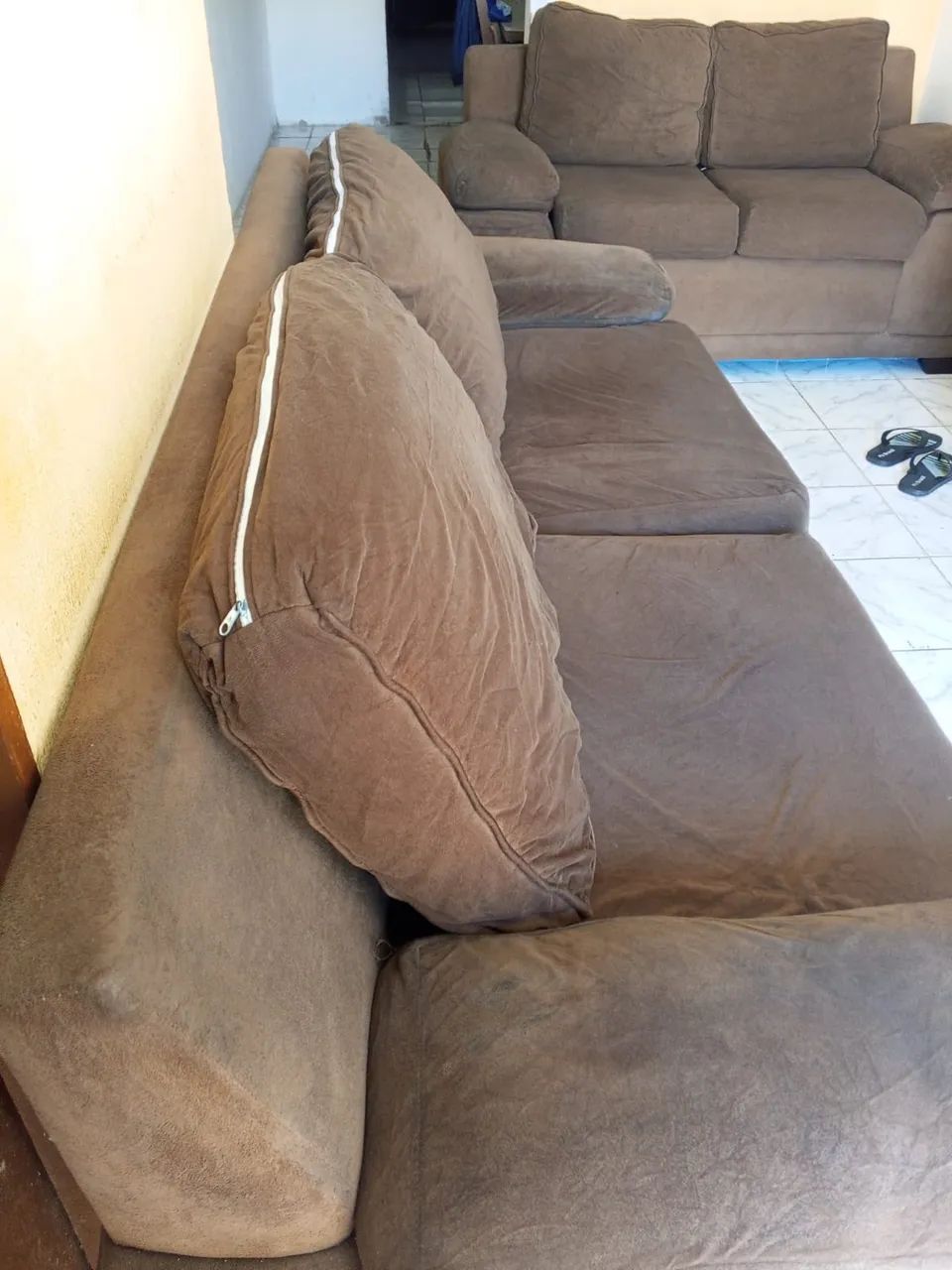 Sofá 2 e 3 lugares , usado porém conservado64573826004354120