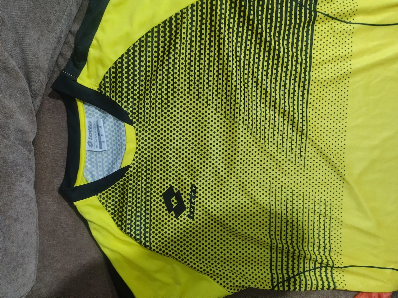Camisa Esportiva Lotto Amarela e Preta