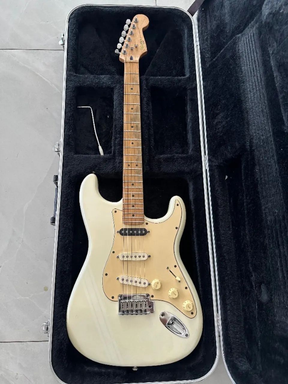Guitarra Squier Deluxe com upgrades - Foto 2