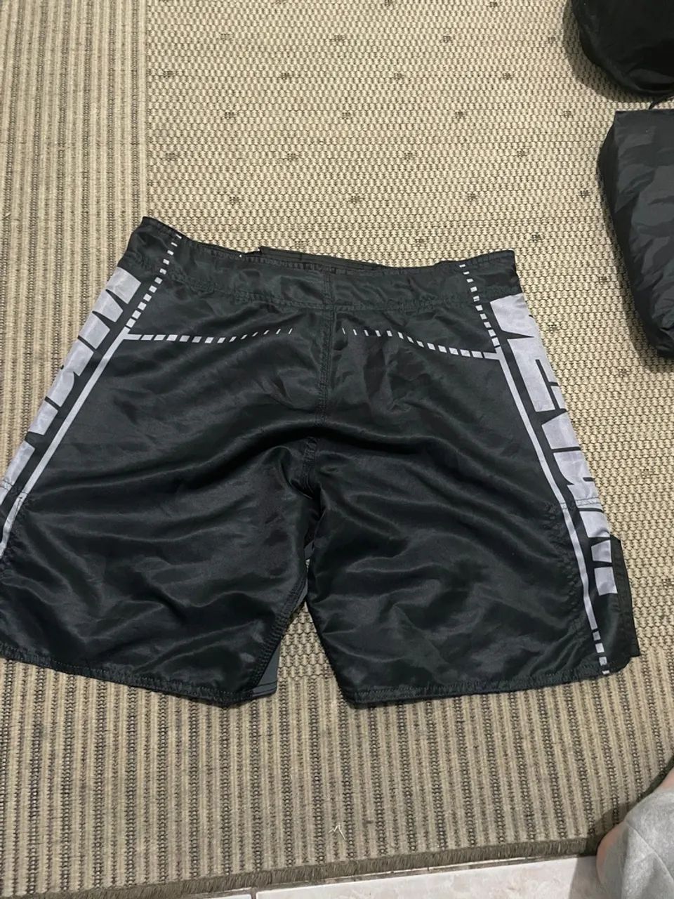 Bermuda Venum tamanho 44 - Foto 2