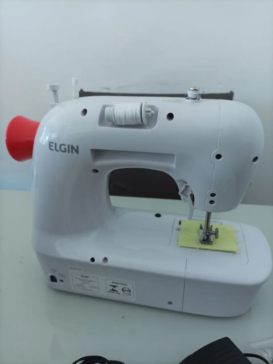 Máquina de costura portátil Elgin Pop nunca usada! - Foto 3