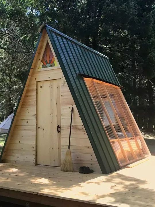 Fundação de madeira para cabana triangular