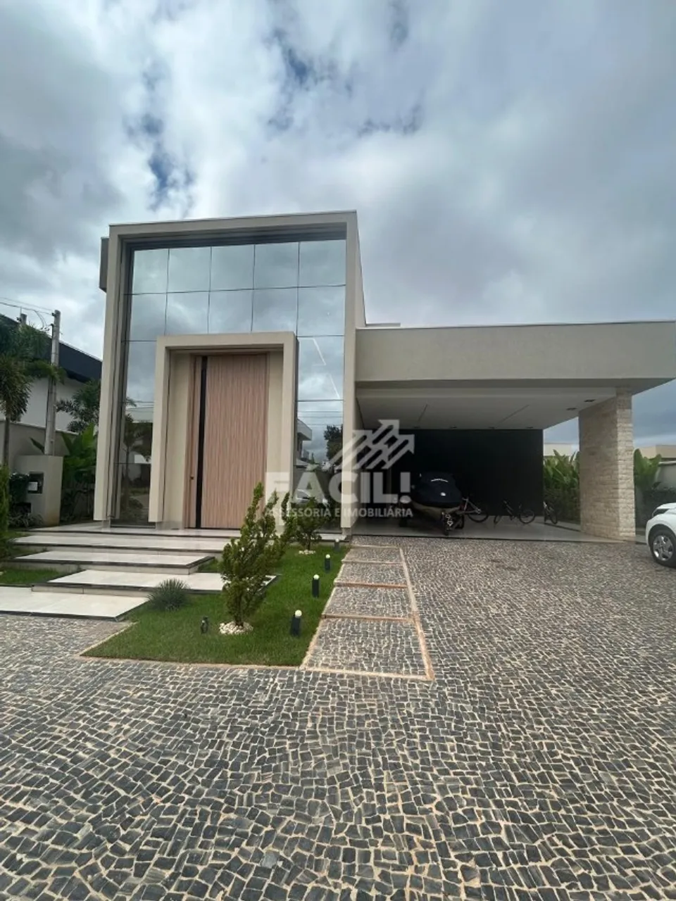 Vende-se Casa 3 Suítes no Caribe Residenc & Resort
