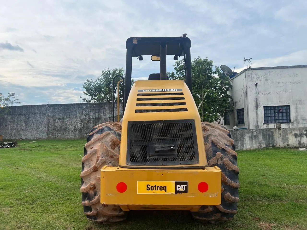 Vendo esse Rolo Cat 12 Ton. - Foto 2