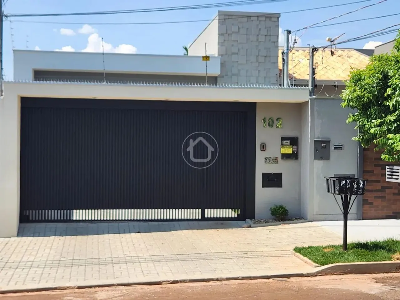 CASA COM 04 SUITES - JARDIM ALTO SÃO FRANCISCO