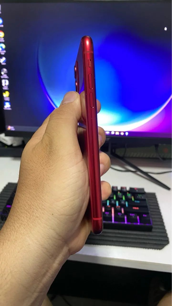 iPhone 11 128GB Red Product  - Foto 2