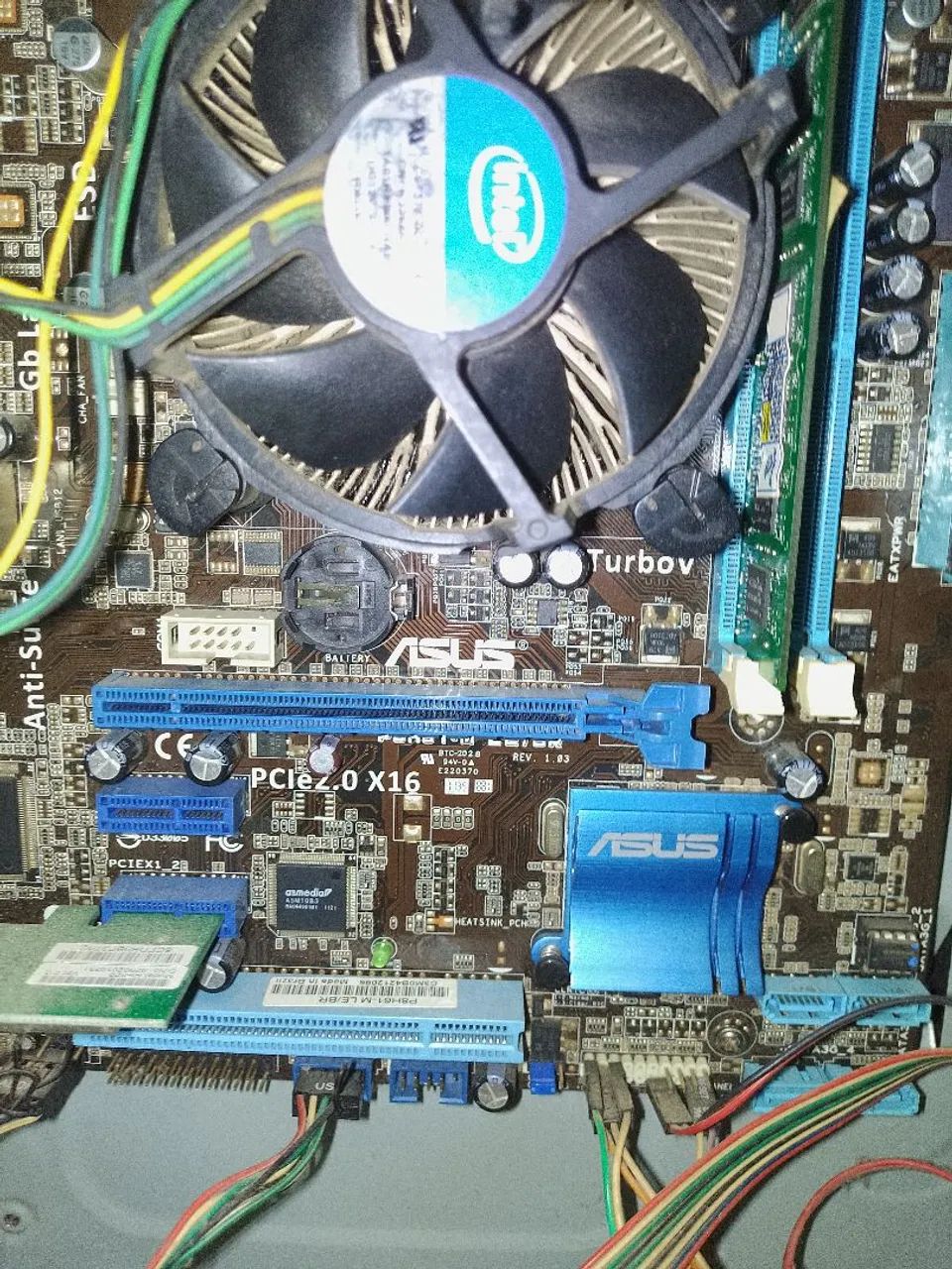 Placa mãe com detalhes  - Foto 2