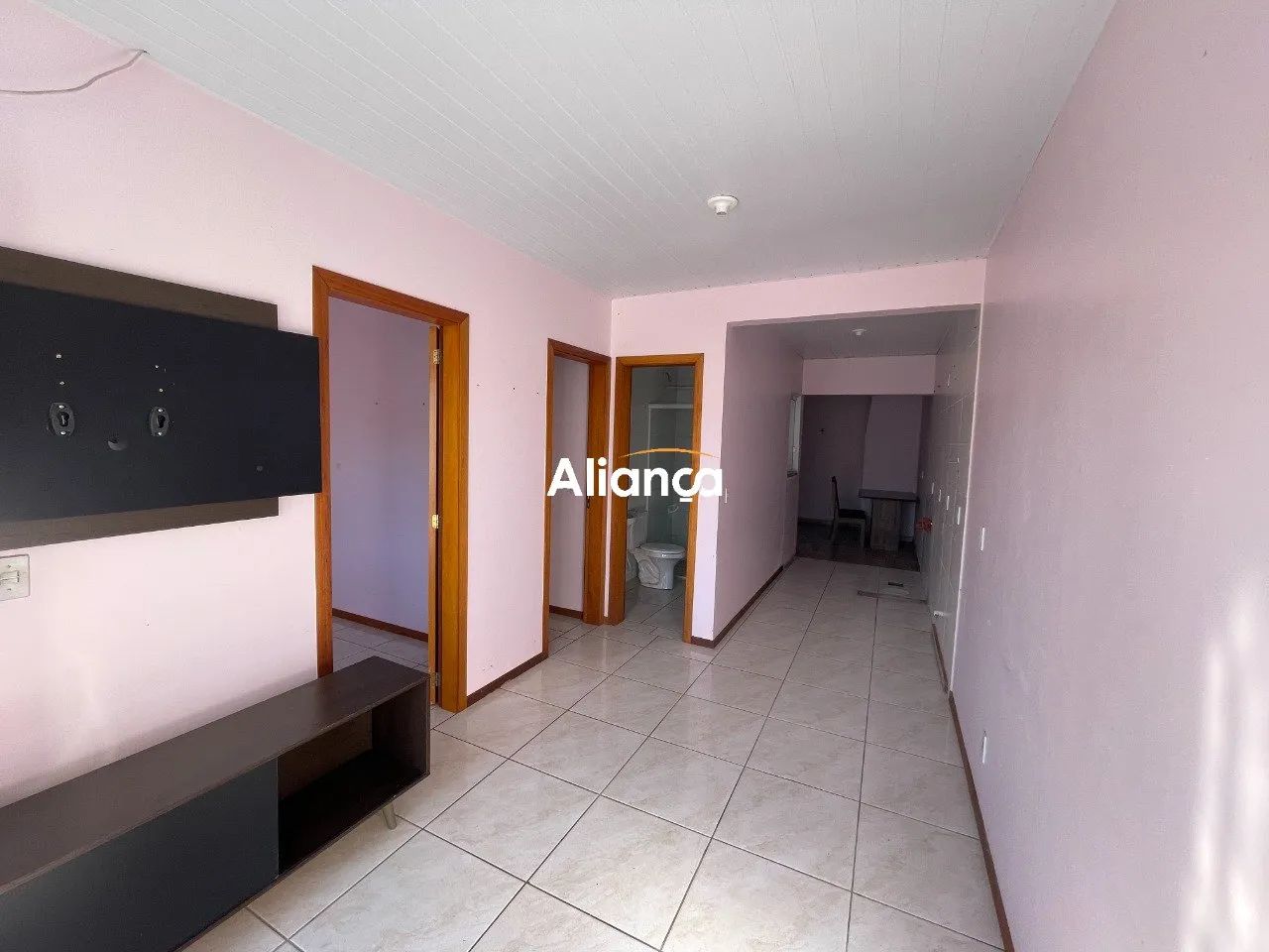 Casa para aluguel com 3 dormitórios, 1 suíte, 2 vagas de carro no bairro Jardim Betânia em - Foto 3