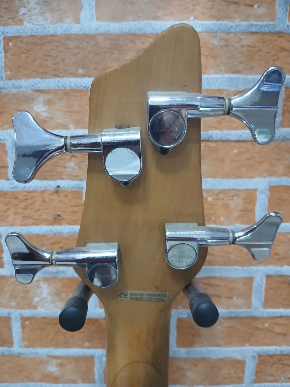 Baixo de 4 Cordas em Madeira ativo washburn  - Foto 2