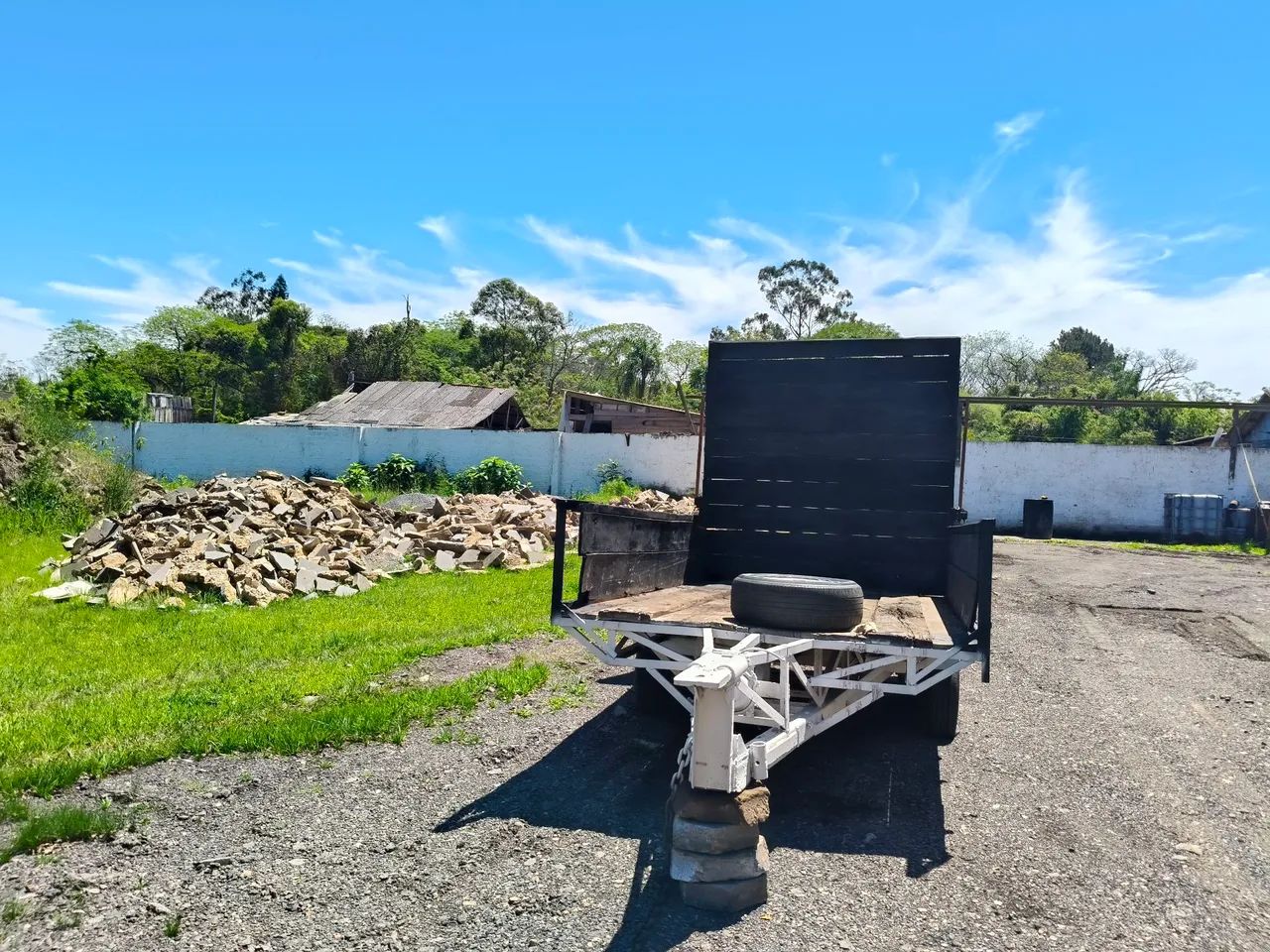 Reboque para máquinas tipo bobcat, mini escavadeira e rolo compactador. Emplacado - Foto 3