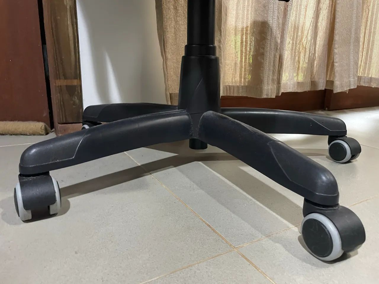 Cadeira de escritório - usada - Foto 3