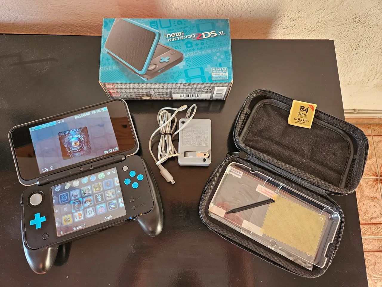 Nintendo 2DS XL - Azul - Usado - Com Acessórios