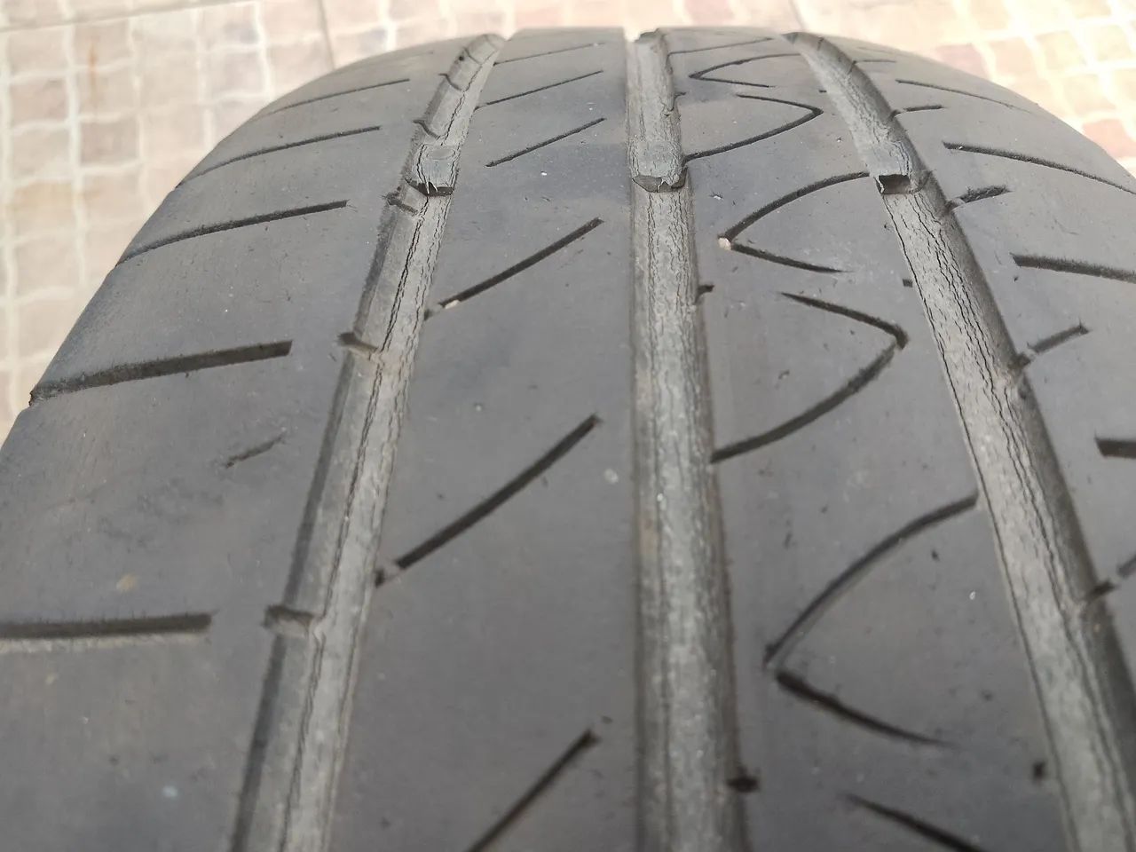 Pneu 175/70 R14 84T Continental - Foto 4