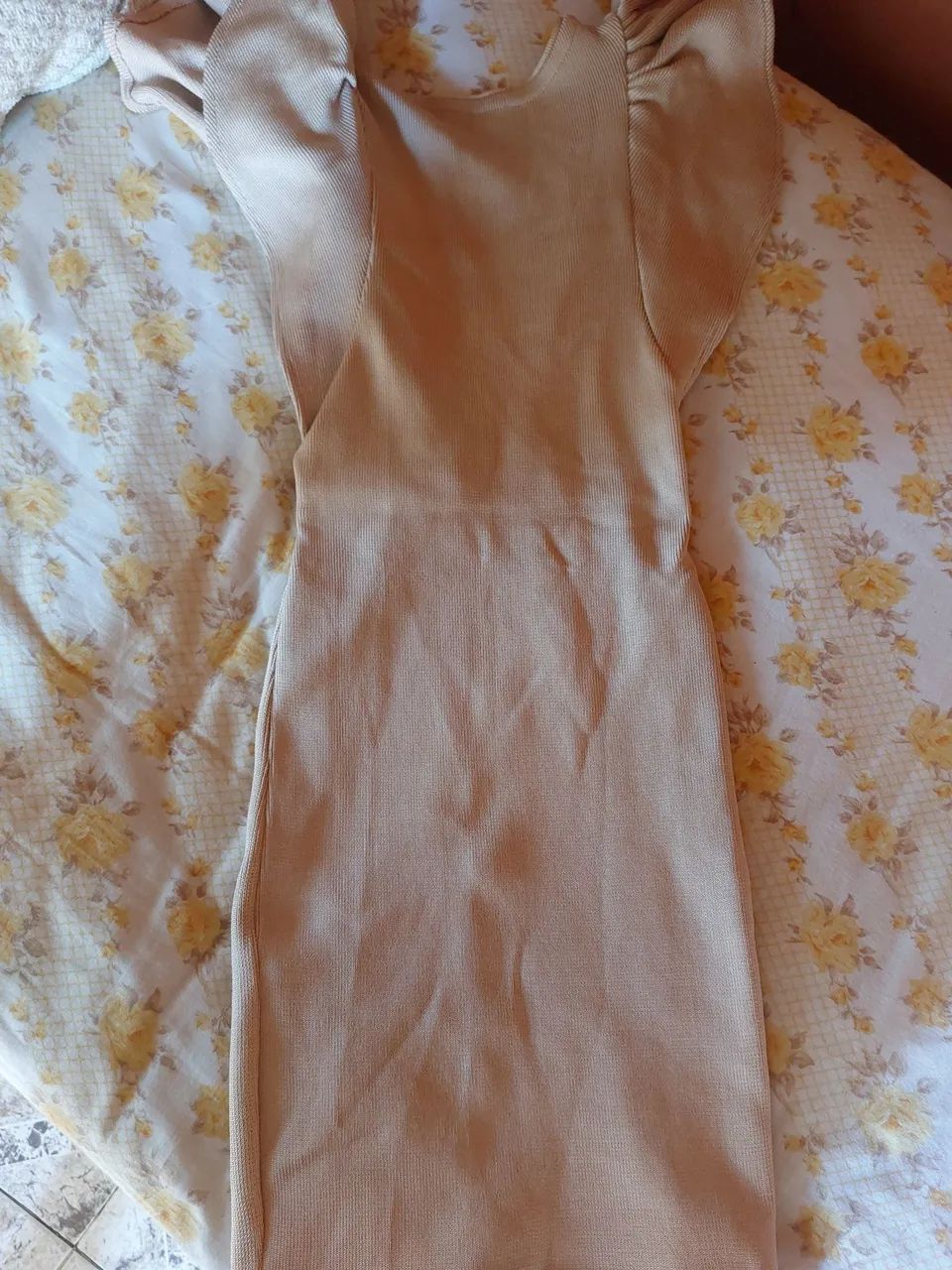 Vestido de Malha Bege - decotado - Foto 4