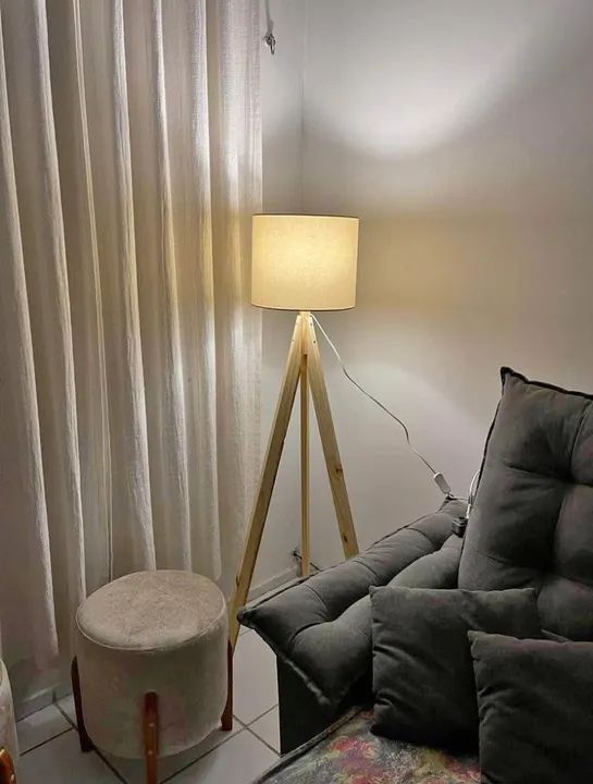 Luminária de Pé Tripé com Abajur - Foto 2