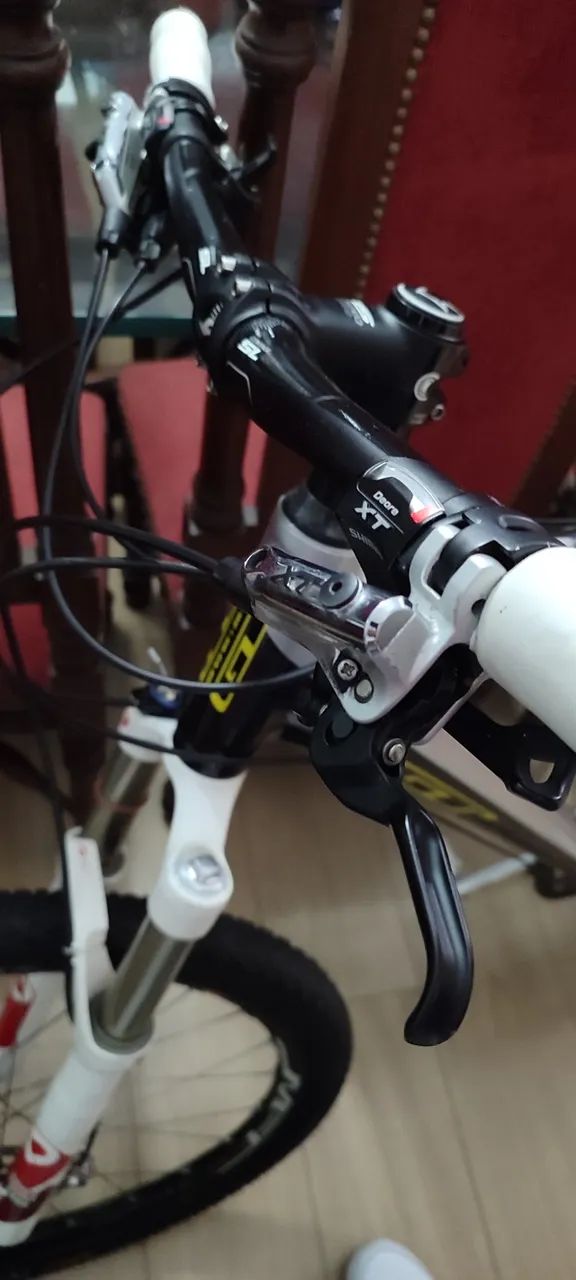 Bike GT Carbono Zaskar Expert Deore XT 27v - Aro 26 - Importada