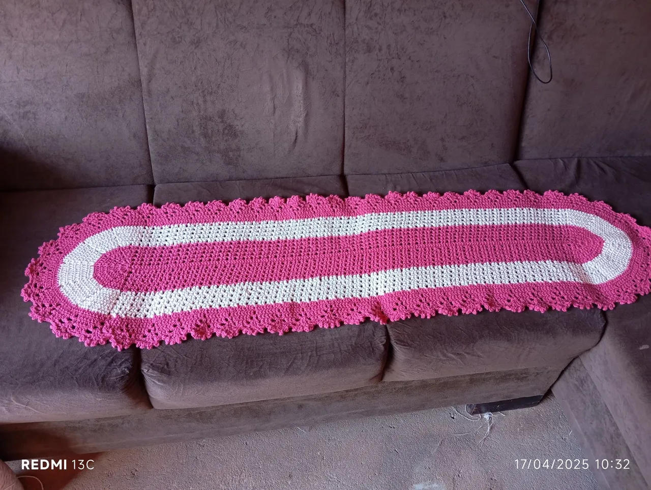 Tapete Oval Crochê Rosa e Branco