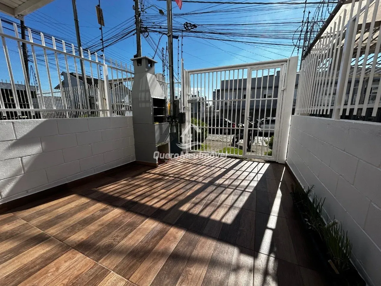Sobrado triplex semi mobiliado no Morada dos Alpes