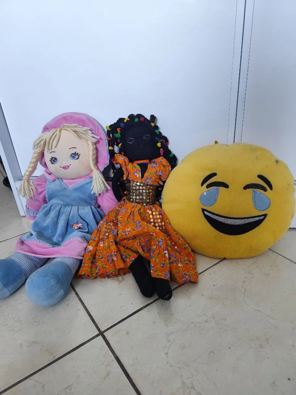 Pelúcias e acessório para boneca 