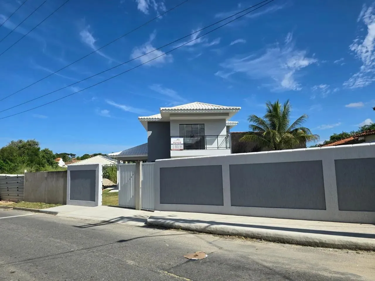 Casa novíssima à venda com excelente localização no Porto da Roça