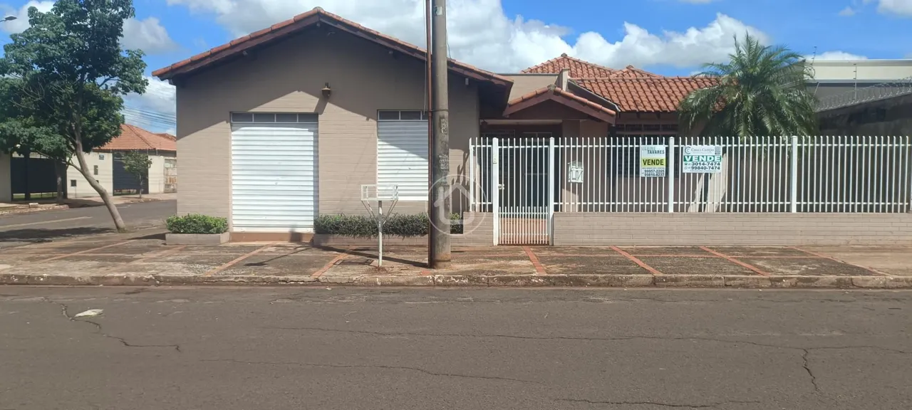 OPORTUNIDADE: CASA COM PONTO COMERCIAL