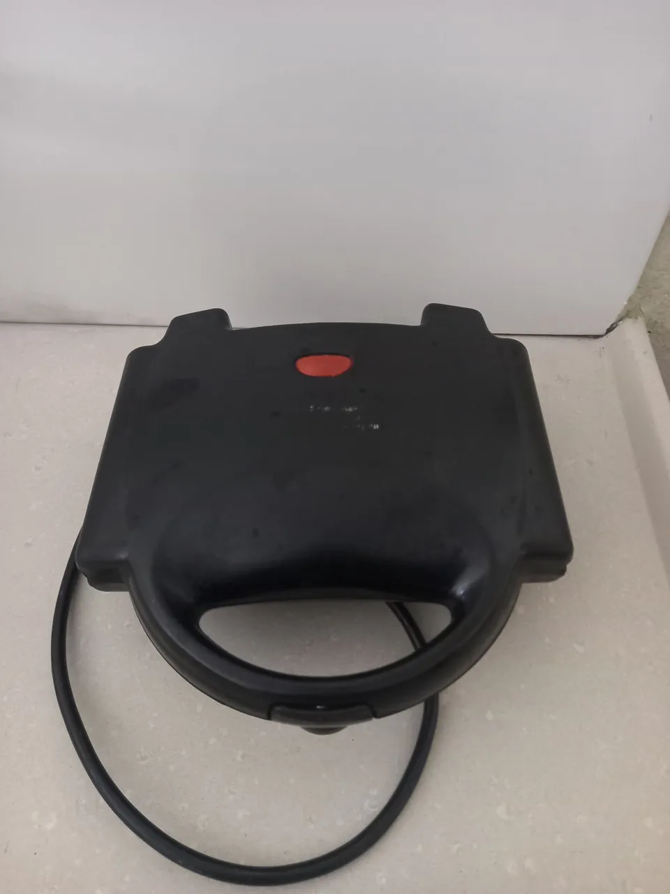 Sanduicheira Elétrica Compacta e Eficiente